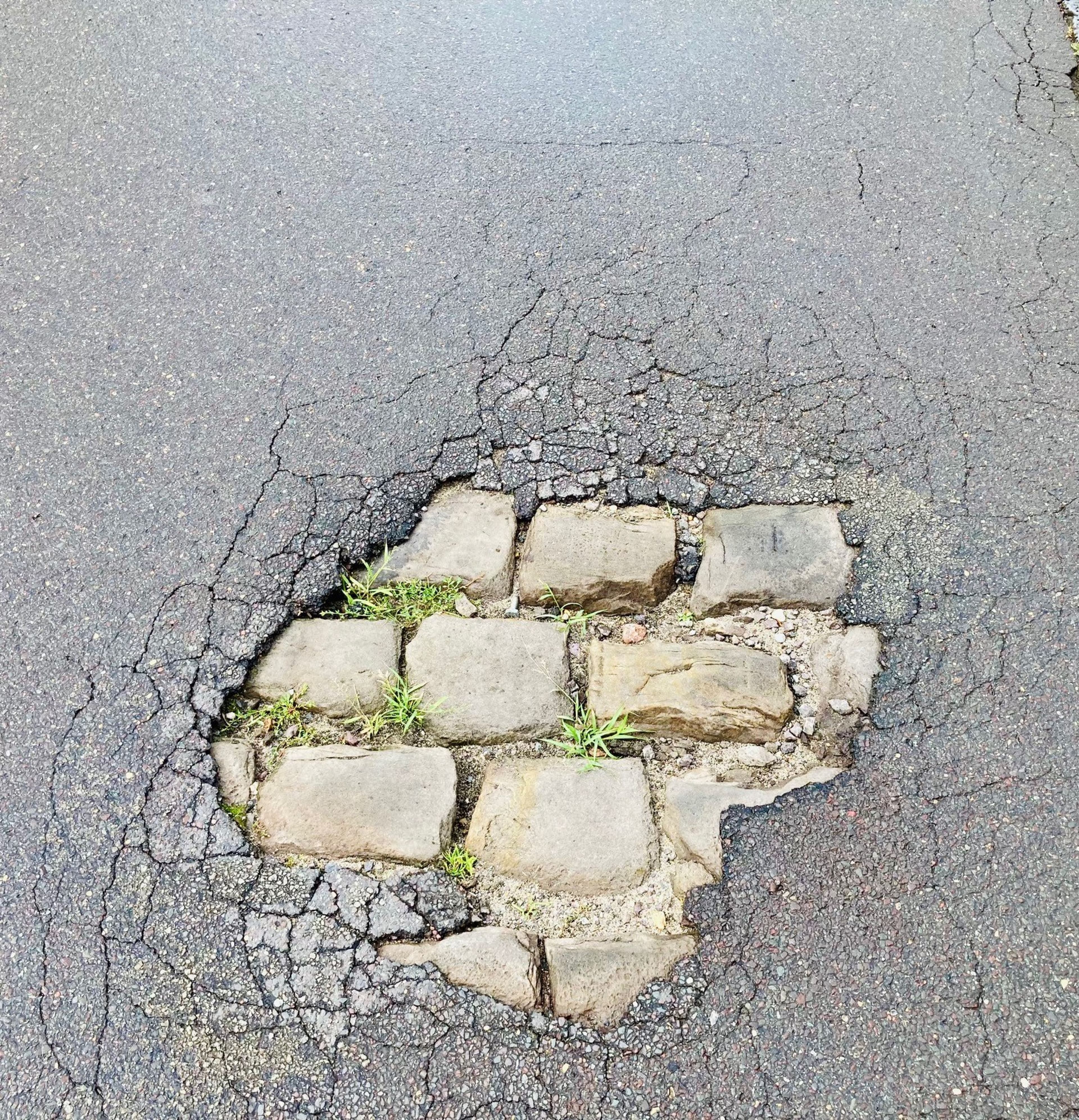 Straßensanierung startet mit innovativem Mini-Mix-Verfahren