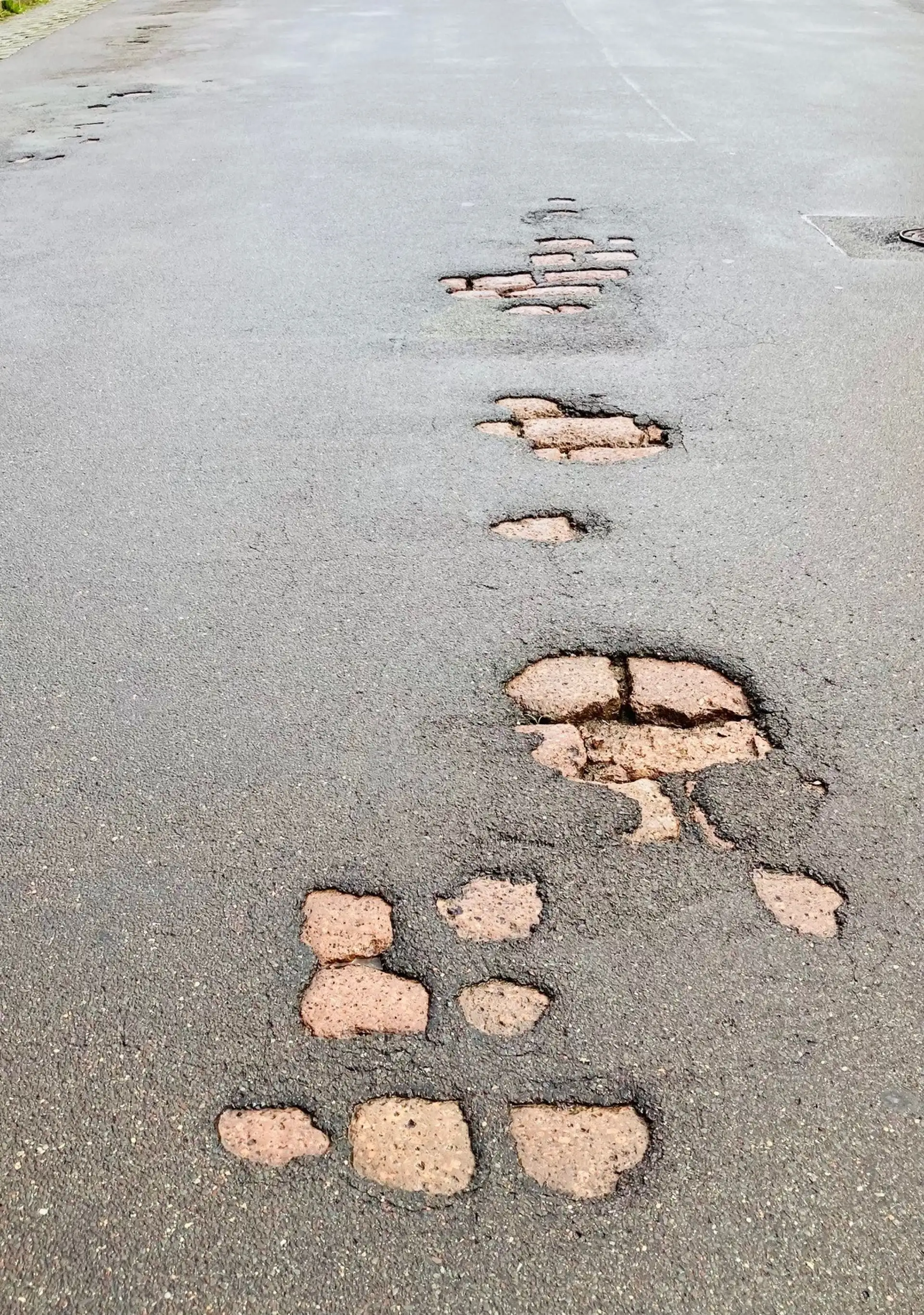 Straßensanierung startet mit innovativem Mini-Mix-Verfahren
