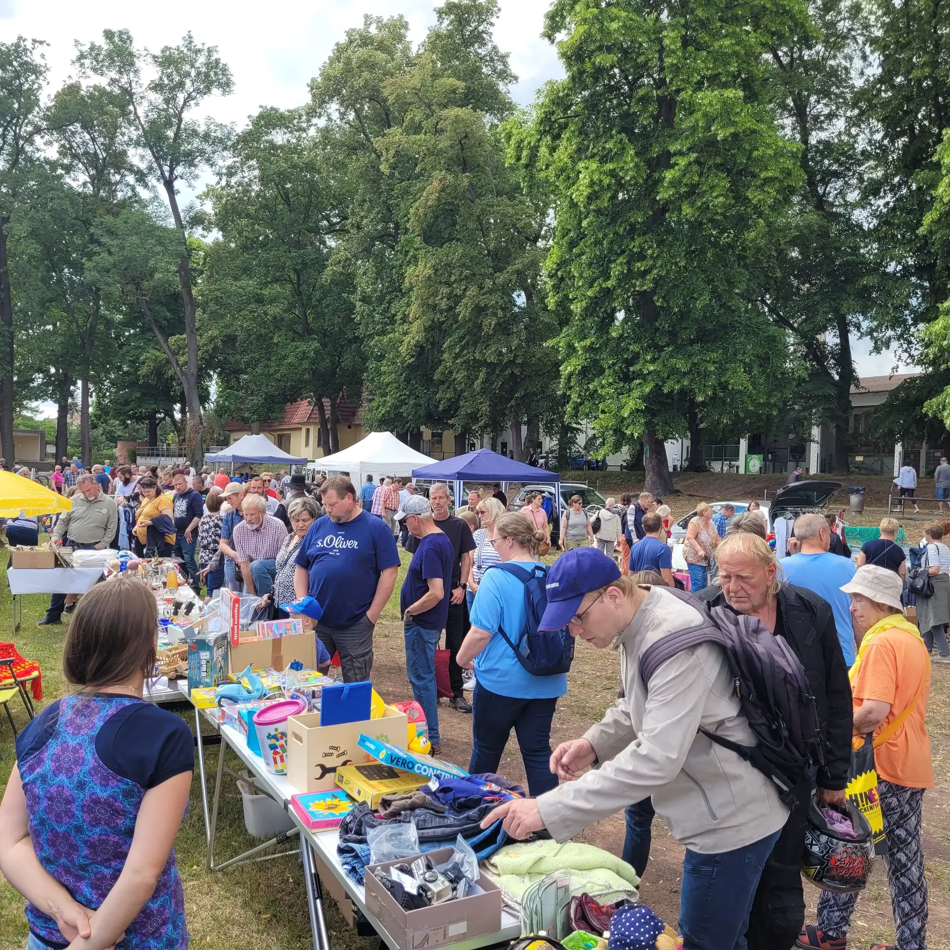 Großer Flohmarkt-Auftakt in Gardelegen am Harbig-Sportplatz